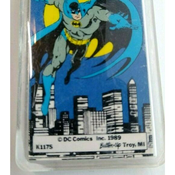 Batman Flying Moon Keychain 1989 Original Licensed Official DC Comics Button Up - Picture 3 of 4